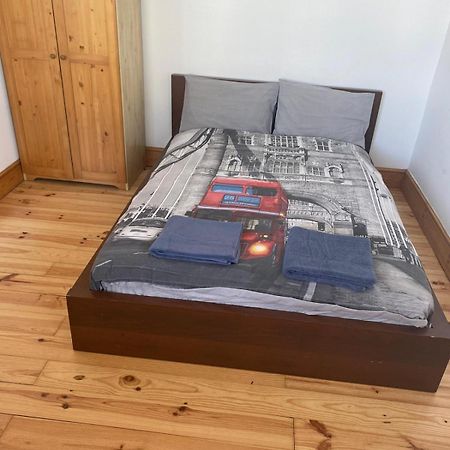Lovely Rooms In West London Northolt  エクステリア 写真