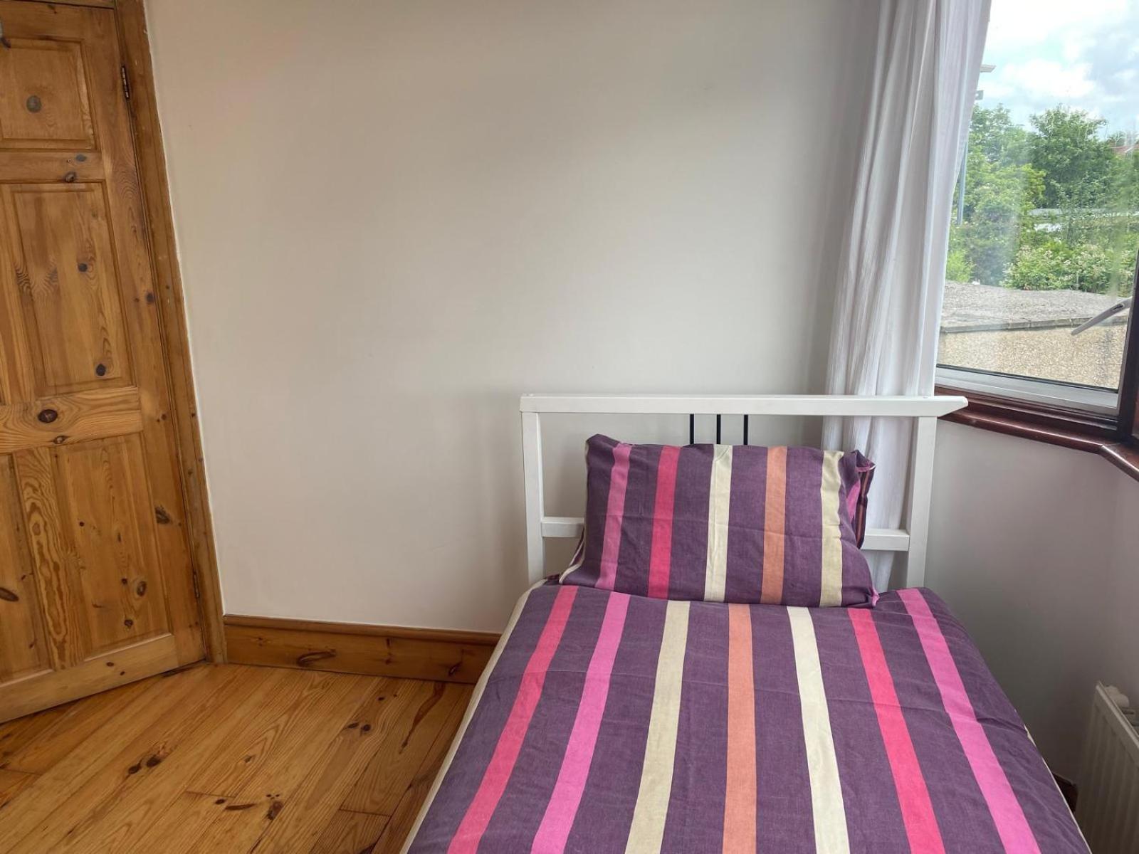Lovely Rooms In West London Northolt  エクステリア 写真