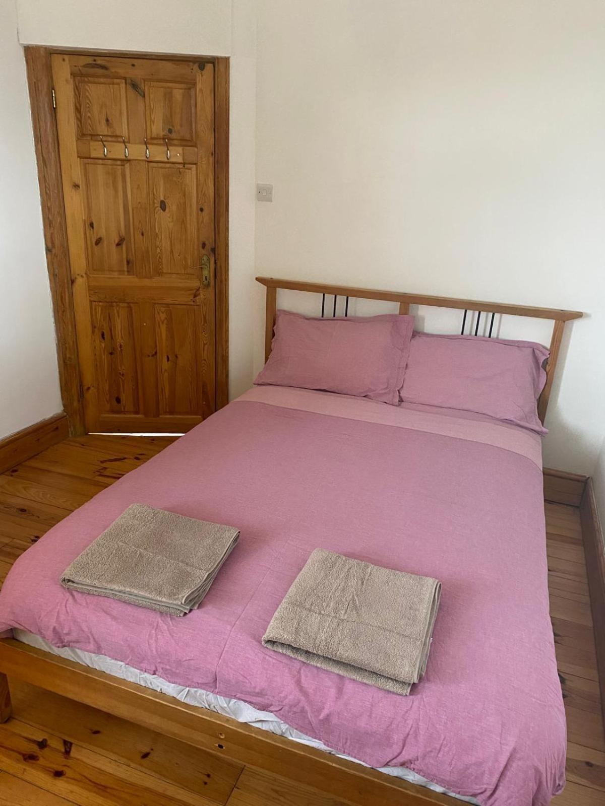 Lovely Rooms In West London Northolt  エクステリア 写真
